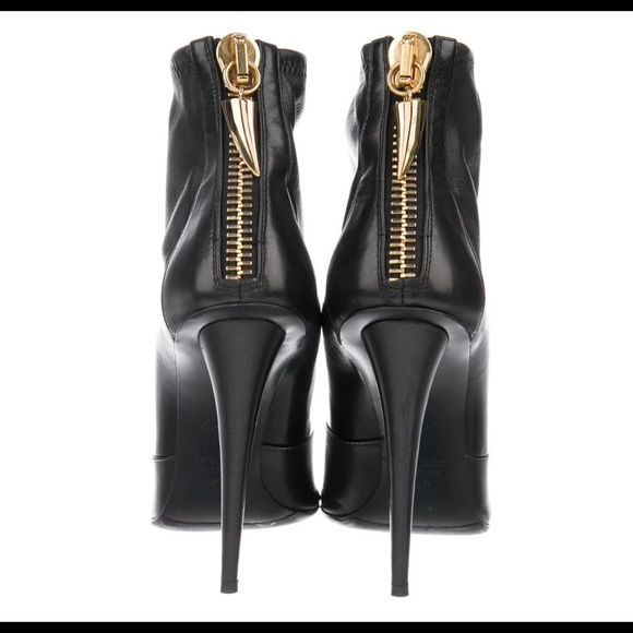 GIUSEPPE ZANOTTI
Leather Boots
Size: 10 | IT 40 - Picture 3 of 5